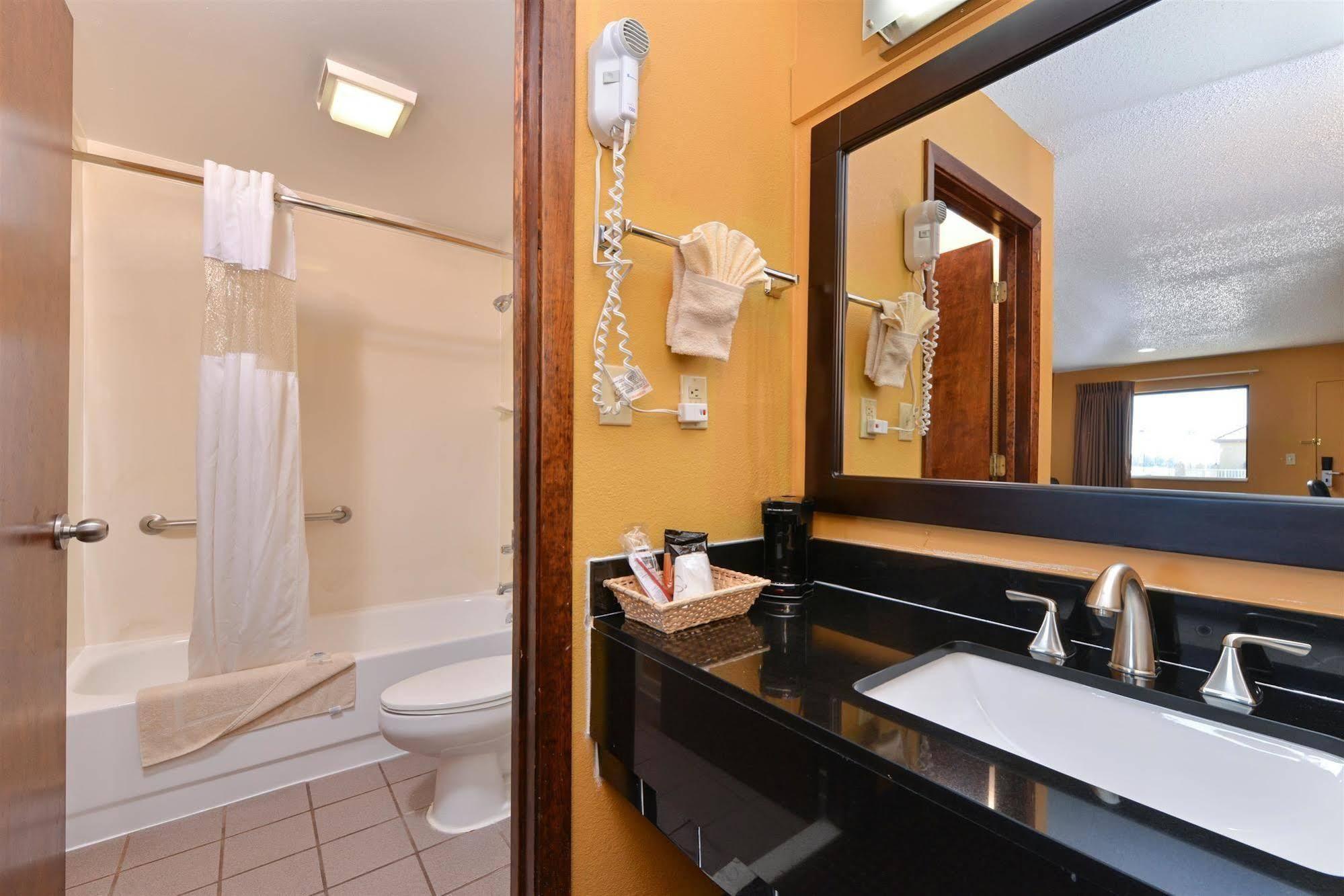Americas Best Value Inn Byram Buitenkant foto